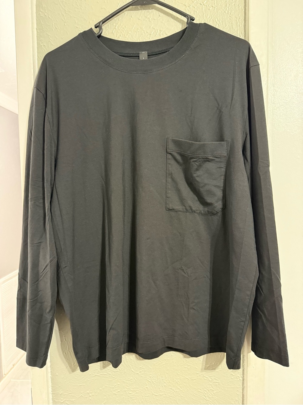 lululemon athletica Men's Long-Sleeve Pocket Tee - Black